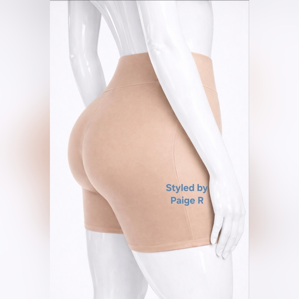 SKIMS Body Ultimate Butt Enhancing Padded Shaper Shaping BBL Shorts Nude CLAY XL